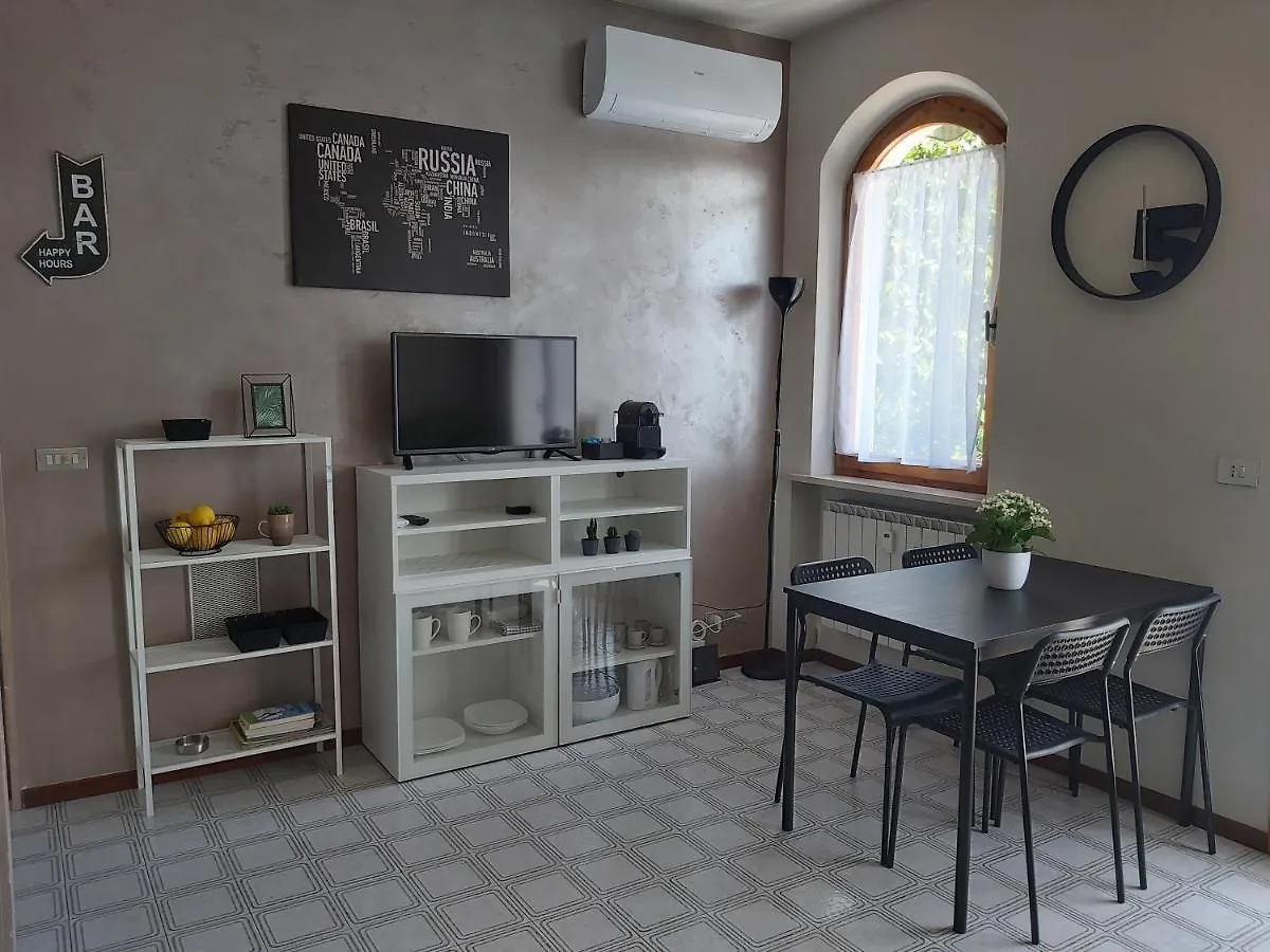 Apartment I Limoni Bilocale In Residence Con Piscina Peschiera del Garda Italy