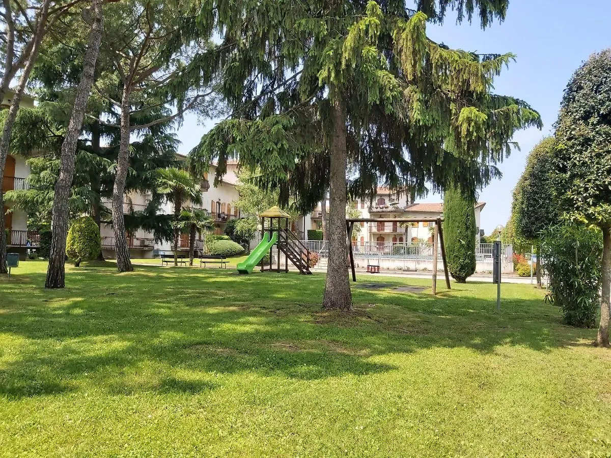 I Limoni Bilocale In Residence Con Piscina Peschiera del Garda 0*,  Italy