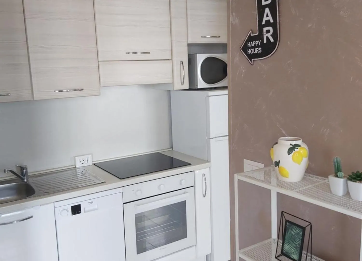 Appartamento Bilocale a 100m dal lago in residence con piscina. Peschiera del Garda